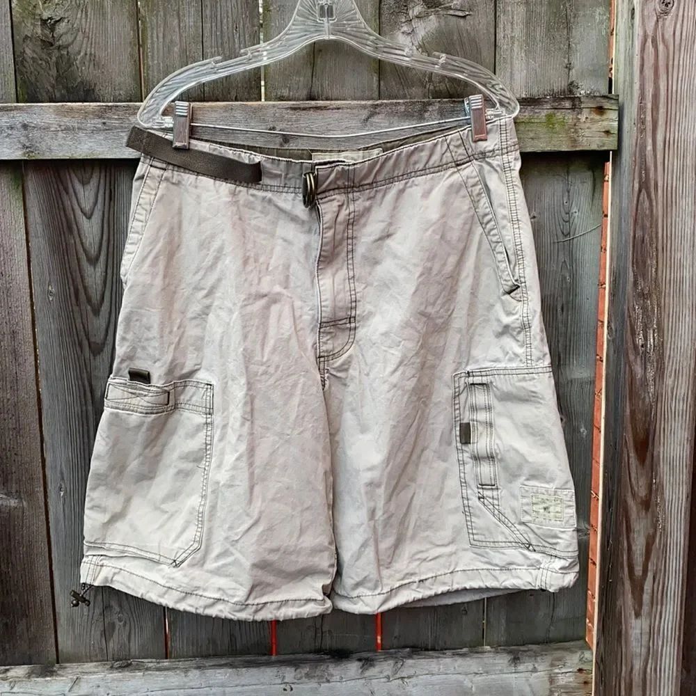 American Eagle Outfitters cargo shorts sz. 32